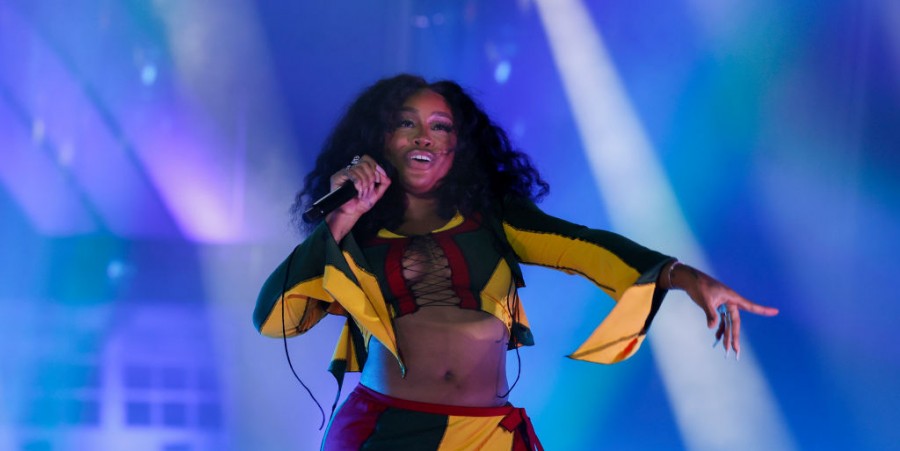 SZA Denies Getting Plastic Surgery, Netizens Accuse Singer of Being a 'Pathological Liar'