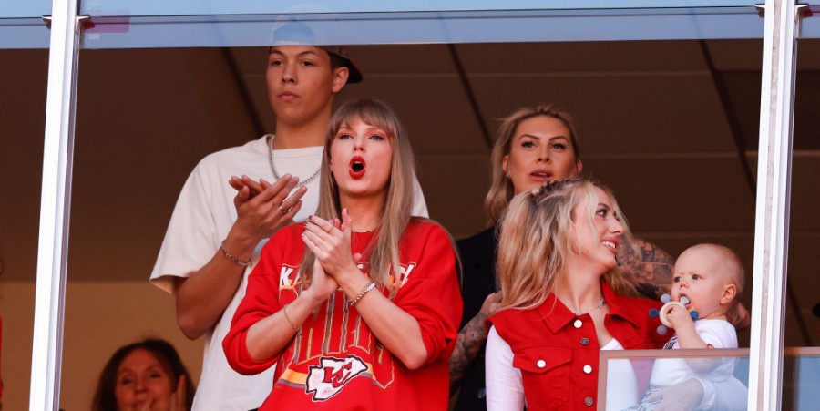 Taylor Swift watching a Travis Kelce game