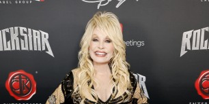 'Jaw-Dropping' Dolly Parton Wears Cheerleader Outfit at Dallas Cowboys Thanksgiving Halftime Show