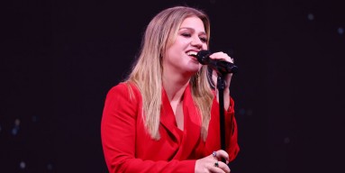 Kelly Clarkson Covers Judy Garland's 'Over the Rainbow'