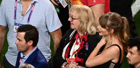 Travis Kelce's Mom Thinks 'TTPD' is Taylor Swift's 'Best Work,' Wants
the Singer To Give Her Advice