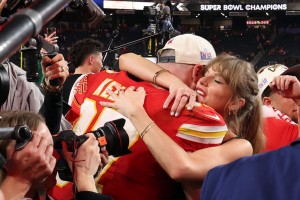 Travis Kelce, Taylor Swift hug tightly after the win. 
