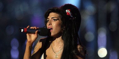 Amy Winehouse performs in London (2008.) 