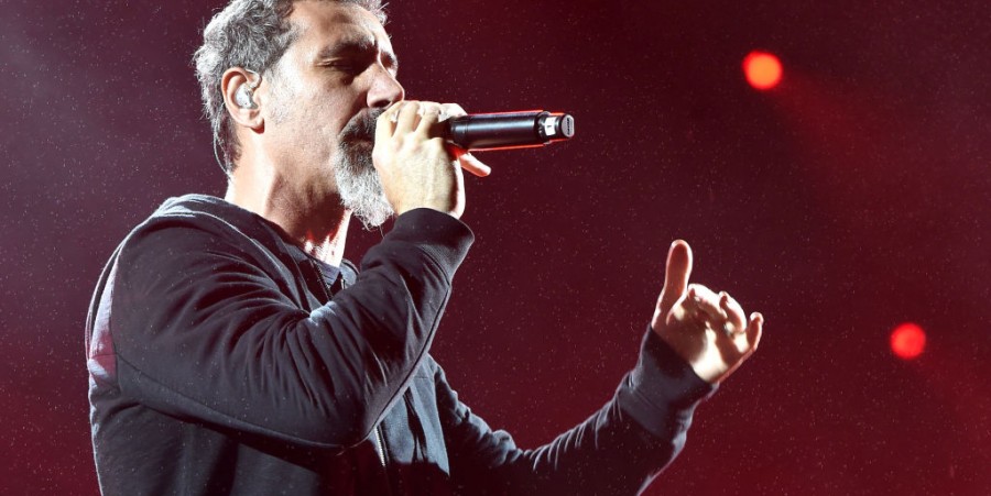 Serj Tankian performs in California (2018)