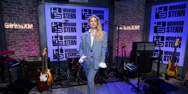 Kate Hudson Performs New Music on Howard Stern's SiriusXM Show
